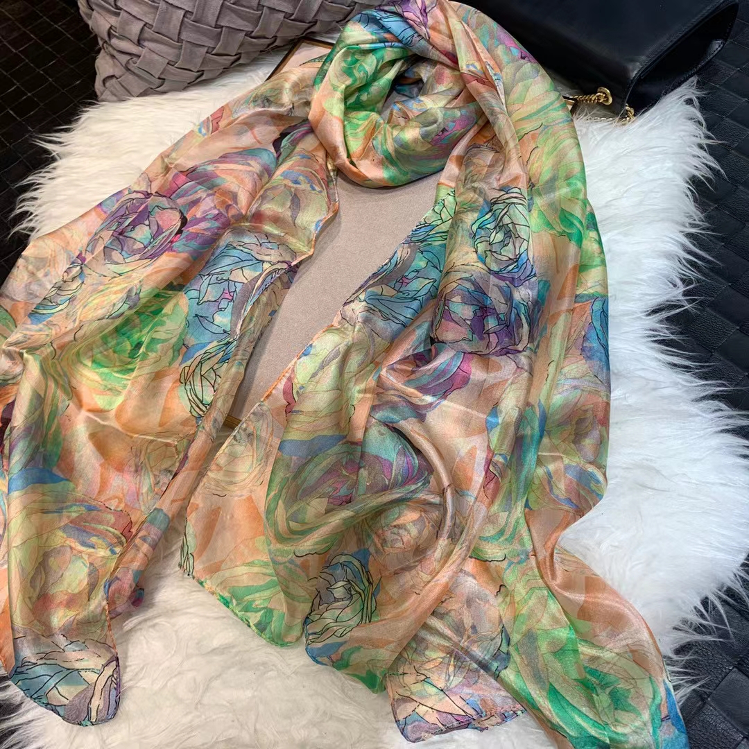 Ladies Green 100% Silk Scarf S - Shawl Wrap Winter recensione e prezzo