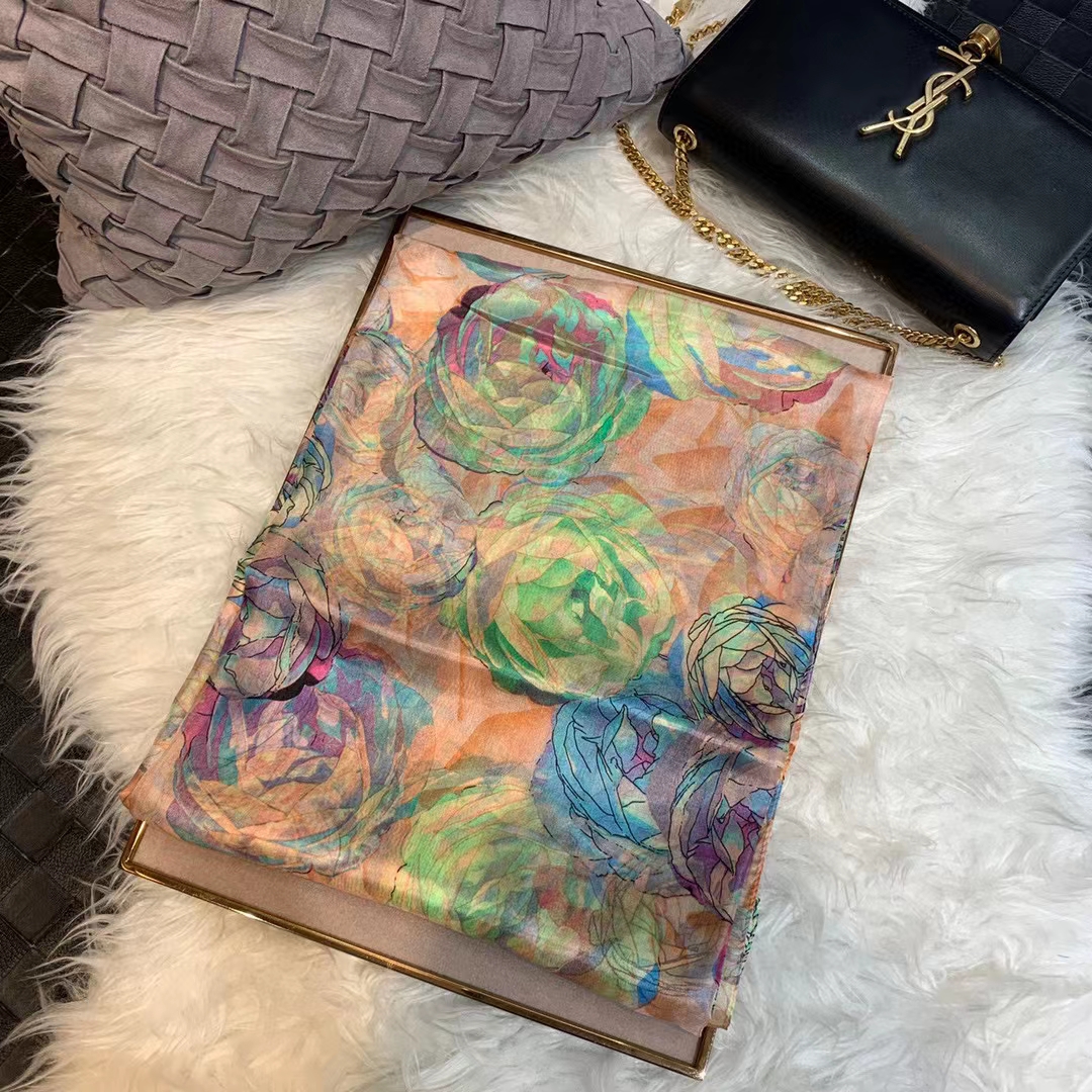 Ladies Green 100% Silk Scarf S - Shawl Wrap Winter recensione e prezzo