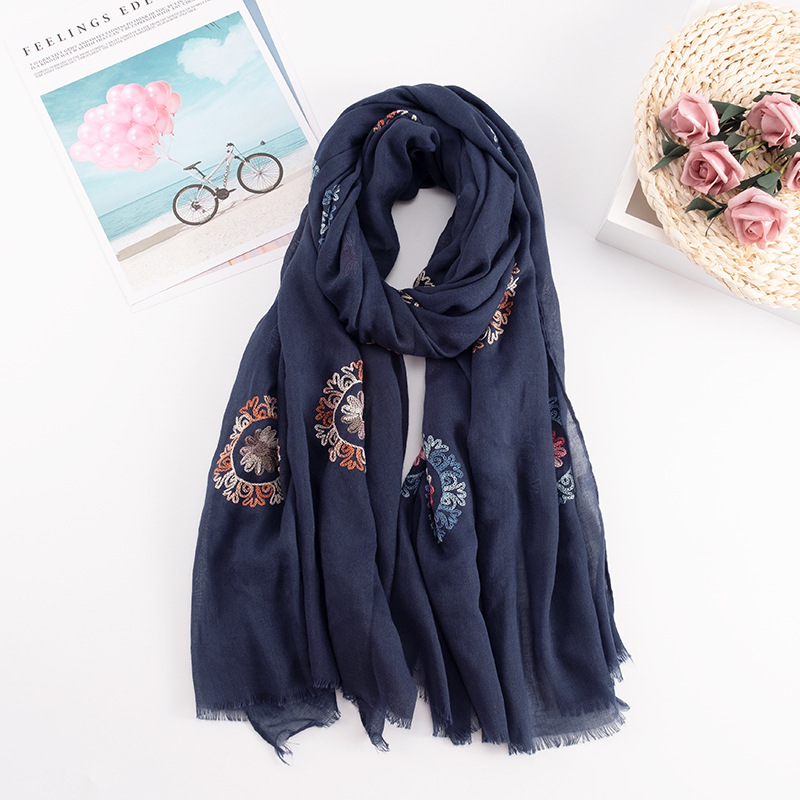Many Colours Ethnic Embroidery - Shawl Wrap Winter recensione e prezzo